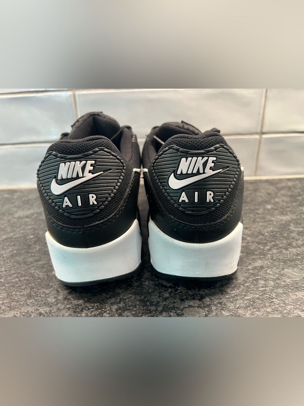 Nike Air Max Woman’s Black & White Low-Top Sneakers size 9.5 - Picture 3 of 9